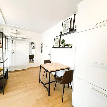 Apartment Comfortable Apt+wifi+smarttv+netflix+rooftop *