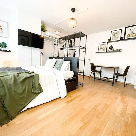 Comfortable Apt+wifi+smarttv+netflix+rooftop